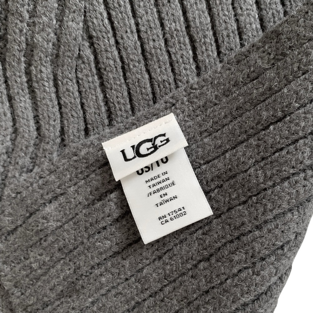 UGG Rib-Knit Scarf! - Picture 4 of 6